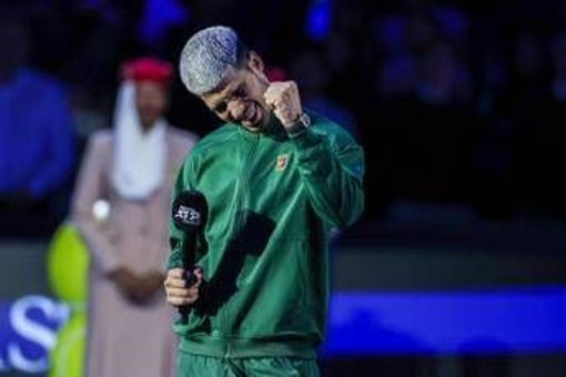 Atp Finals, gioca Sinner ma... viene premiato Alcaraz. A Carlos la coppa del numero uno Atp Finals, gioca Sinner ma... viene premiato Alcaraz. A Carlos la coppa del numero uno