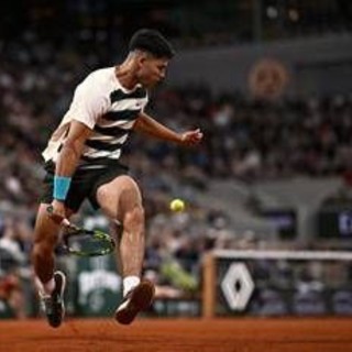 Roland Garros, il coro che ha conquistato il pubblico. E anche Alcaraz - Video
