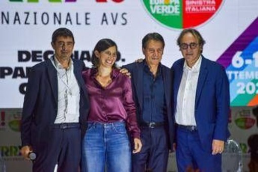 Centrosinistra, prove di unità dei leader sul palco di Avs. Tra dubbi di Conte su Renzi, nodo Kiev e primarie sullo sfondo