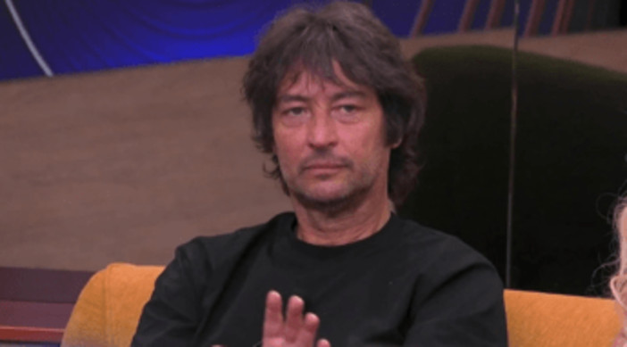 Simone Annicchiarico squalificato dal Grande Fratello Vip: la comunicazione Simone Annicchiarico squalificato dal Grande Fratello Vip: la comunicazione
