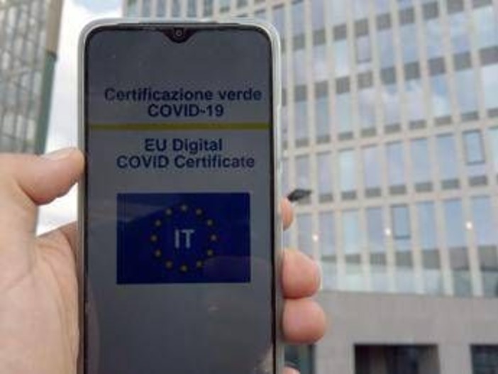 Covid, Consulta: "Infondate questioni legittimità obbligo vaccino e Green pass" Covid, Consulta: "Infondate questioni legittimità obbligo vaccino e Green pass"