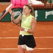 Non poteva pagare l'hotel, oggi può vincere il Roland Garros: chi è Chwalinska, finalista a sorpresa
