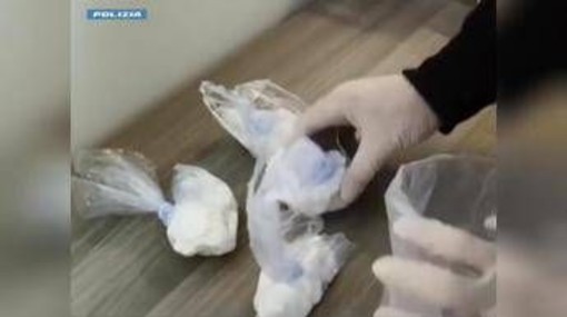 Droga, tra nuove sostanze e pusher online. L'esperto: "Roma è impregnata" Droga, tra nuove sostanze e pusher online. L'esperto: "Roma è impregnata"