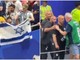 Tifoso sventola bandiera Israele, ct Egitto si infuria e se la prende con un fotografo