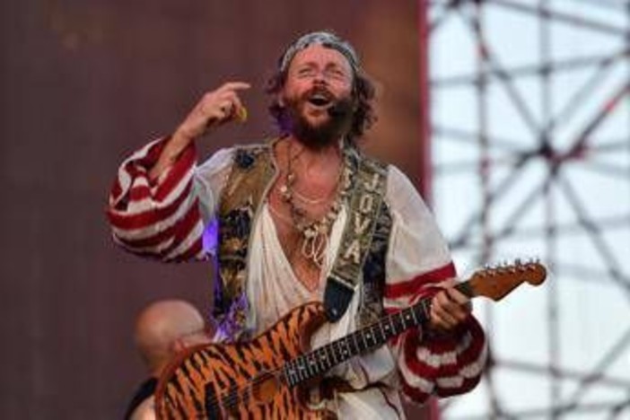 Jovanotti fan di Harry Styles, 8 ore di coda con la figlia Teresa a Parigi