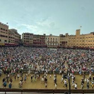 Palio di Siena 16 agosto 2025 oggi in tv: orario, contrade e fantini