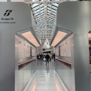Il Gruppo FS alla Milano Design Week con l’opera “Pensiero Binario”