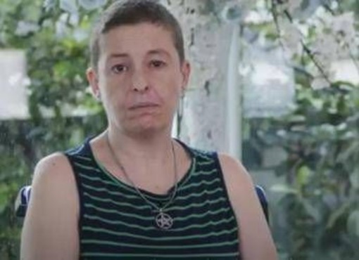 Fine vita, l'appello di Ada alla politica: "Guardatemi negli occhi: ogni attesa imposta è una tortura in più" Fine vita, l'appello di Ada alla politica: "Guardatemi negli occhi: ogni attesa imposta è una tortura in più"