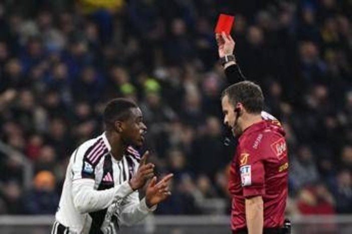 Kalulu espulso in Inter-Juve, Chivu difende arbitro: "Tocco c'è, mani bisogna tenerle in tasca"