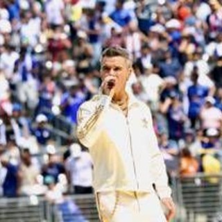 Robbie Williams parla della sindrome di Tourette: &quot;Terrorizzato di andare in tour&quot;