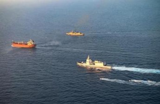 Nave della Marina abborda petroliera della 'flotta ombra' russa a Pantelleria Nave della Marina abborda petroliera della 'flotta ombra' russa a Pantelleria