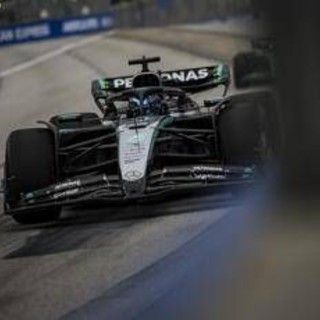 Gp Singapore, Russell in pole davanti a Verstappen. Hamilton sesto, poi Leclerc