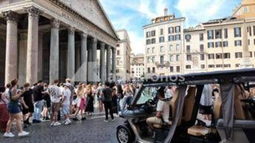 Giungla golf car a Roma, le società: "Non siamo Ncc né guide turistiche, chiediamo regolarizzazione" Giungla golf car a Roma, le società: "Non siamo Ncc né guide turistiche, chiediamo regolarizzazione"