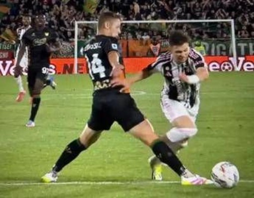 Zazzaroni, Nicolussi Caviglia e il rigore: &quot;Non ha fatto fallo apposta&quot;