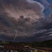 Maltempo insiste sul Nord, scatta allerta gialla per temporali in 4 regioni Maltempo insiste sul Nord, scatta allerta gialla per temporali in 4 regioni