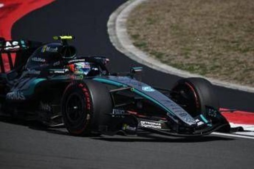 Formula 1, pole record di Antonelli in Cina davanti a Russell e Leclerc