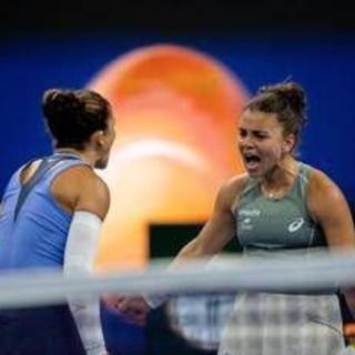 Errani 'allenatrice' di Paolini a Wuhan: "Dalle fastidio, ma varia il servizio" Errani 'allenatrice' di Paolini a Wuhan: "Dalle fastidio, ma varia il servizio"