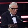 Peppino di Capri, il lungo applauso all'inizio dei funerali: tra i presenti anche De Laurentiis