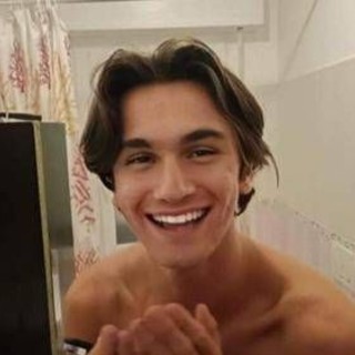 È morto il fratello di Andrea Delogu, Evan aveva 18 anni È morto il fratello di Andrea Delogu, Evan aveva 18 anni