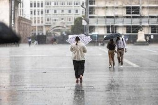 Maltempo, scuole chiuse e allerta meteo arancione e gialla per temporali sabato 10 ottobre: le regioni a rischio Maltempo, scuole chiuse e allerta meteo arancione e gialla per temporali sabato 10 ottobre: le regioni a rischio