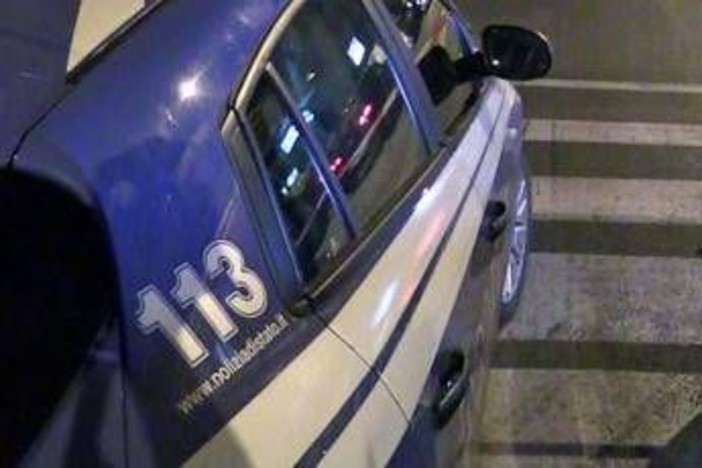 Roma, rissa con spray urticante e bottiglie di vetro a Trastevere tra 15 ragazzi: tre in manette Roma, rissa con spray urticante e bottiglie di vetro a Trastevere tra 15 ragazzi: tre in manette