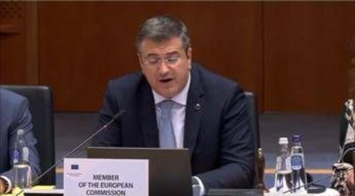 Roma, l'app Julia incassa i complimenti del commissario Ue Tzitzikostas