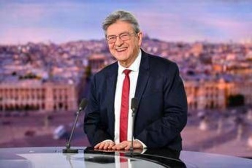 Francia, Melenchon annuncia candidatura all'Eliseo: "Sono il più preparato di Lfi"