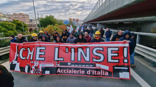 A Genova fabbrica ex Ilva occupata e blocco stradale a oltranza