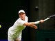 Sinner soffre al debutto a Wimbledon ma batte Kecmanovic in 5 set