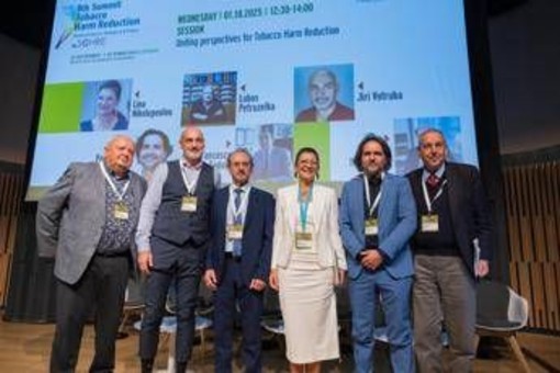 Fumo, medici su dispositivi alternativi: &quot;Riducono danno e aiutano a smettere&quot;