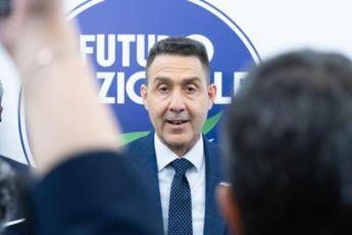 Legge elettorale, da Vannacci l'emendamento contro le quote di genere: "Concetto assurdo, offende le donne" Legge elettorale, da Vannacci l'emendamento contro le quote di genere: "Concetto assurdo, offende le donne"