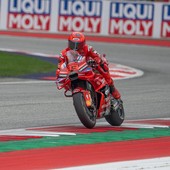 Marc Marquez vince anche in Austria, Bezzecchi sul podio