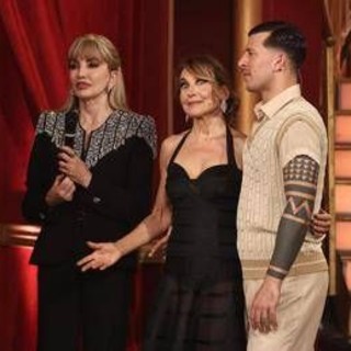 D'Urso show a Ballando, in lacrime per la madre poi attacca: "Dette cose non vere" D'Urso show a Ballando, in lacrime per la madre poi attacca: "Dette cose non vere"