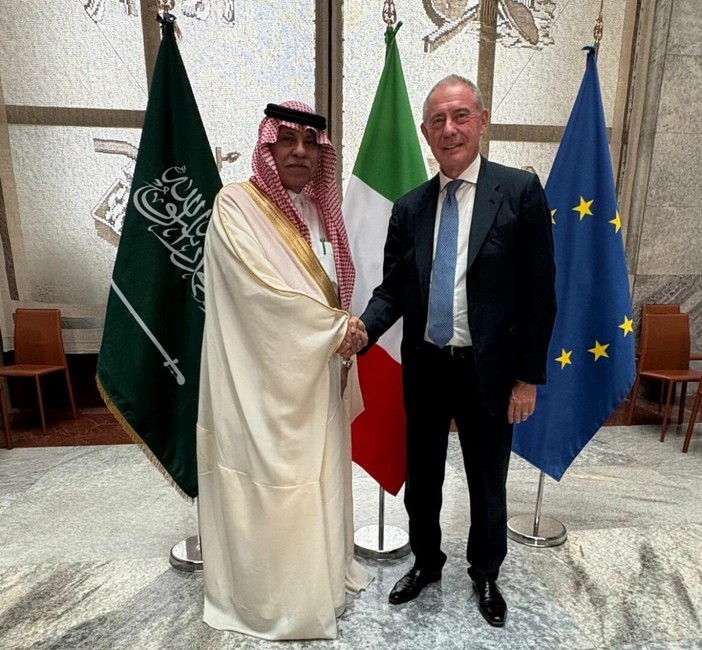 Italia-Arabia Saudita, Urso incontra il ministro del commercio Al-Kassabi Italia-Arabia Saudita, Urso incontra il ministro del commercio Al-Kassabi