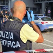Brescia, accoltellata dall'ex marito davanti al figlio fuori da un centro commerciale Brescia, accoltellata dall'ex marito davanti al figlio fuori da un centro commerciale