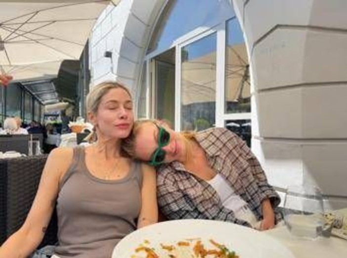Sarah Felberbaum adotta Gaia, la figlia che De Rossi ha avuto con la precedente moglie Sarah Felberbaum adotta Gaia, la figlia che De Rossi ha avuto con la precedente moglie