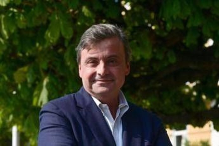 Calenda: "Con Meloni ci sentiamo via sms, scambio intellettuale proficuo" Calenda: "Con Meloni ci sentiamo via sms, scambio intellettuale proficuo"