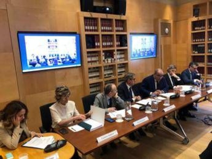 Minori stranieri non accompagnati, la Svizzera al fianco di Italia e Unhcr