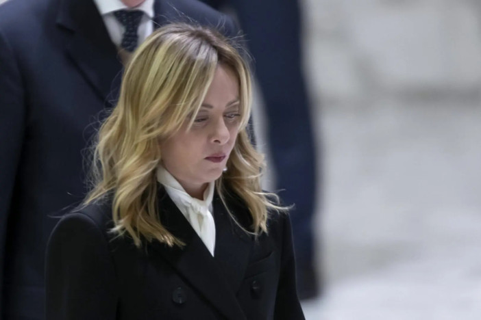 Premier Meloni visita il cimitero di Seul “Fianco a fianco per libertà e pace”