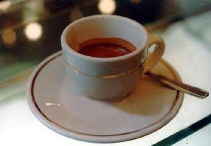 Il caffè 'fa bene' a cervello e intestino, ecco come ci aiuta