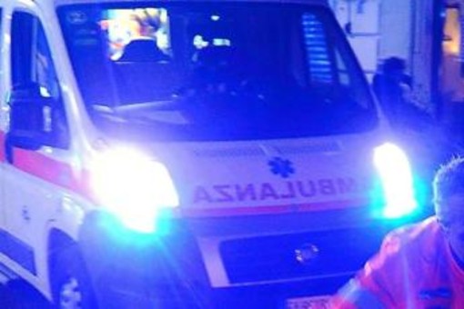 Roma, perde il controllo dell'auto e finisce contro albero: morto 26enne