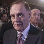 Mastella e la lotta al tumore: "Ho iniziato le cure tra medicina e fede" Mastella e la lotta al tumore: "Ho iniziato le cure tra medicina e fede"