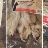 Orecchie di coniglio o polmone di cavallo? Lo snack 'choc' per i cani nel cuore di Cortina Orecchie di coniglio o polmone di cavallo? Lo snack 'choc' per i cani nel cuore di Cortina