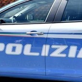 Migrante aggredisce poliziotti con spranga a Crotone. Il Tribunale ne aveva respinto il trattenimento: "Non pericoloso"