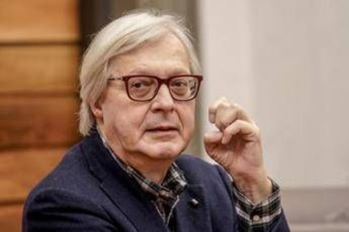 Sgarbi è in miglioramento, resta in terapia intensiva al Gemelli in prognosi riservata