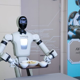 La Cina studia “100 standard” da applicare alla produzione di robot umanoidi
