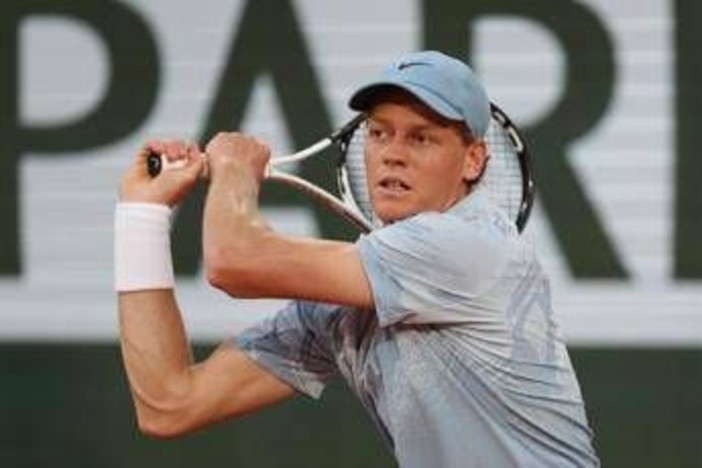 Sinner, crampi e vomito al Roland Garros? Cos'è successo con Cerundolo Sinner, crampi e vomito al Roland Garros? Cos'è successo con Cerundolo