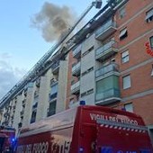 Milano, incendio in appartamento: un morto e diversi intossicati Milano, incendio in appartamento: un morto e diversi intossicati