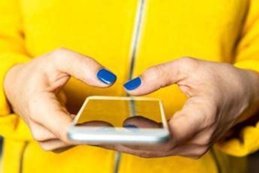 &quot;Frasi contro la violenza sulle donne&quot;, sul web è caccia alla citazione perfetta