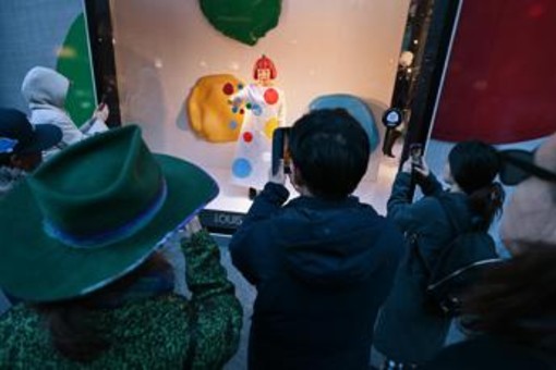 Morta Yayoi Kusama, addio all'avanguardista giapponese regina dei pois